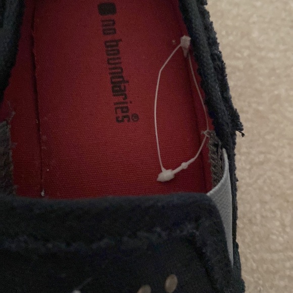 NWOT No Boundaries Black Canvas Flats with Skull & Crossbones - Picture 3 of 4